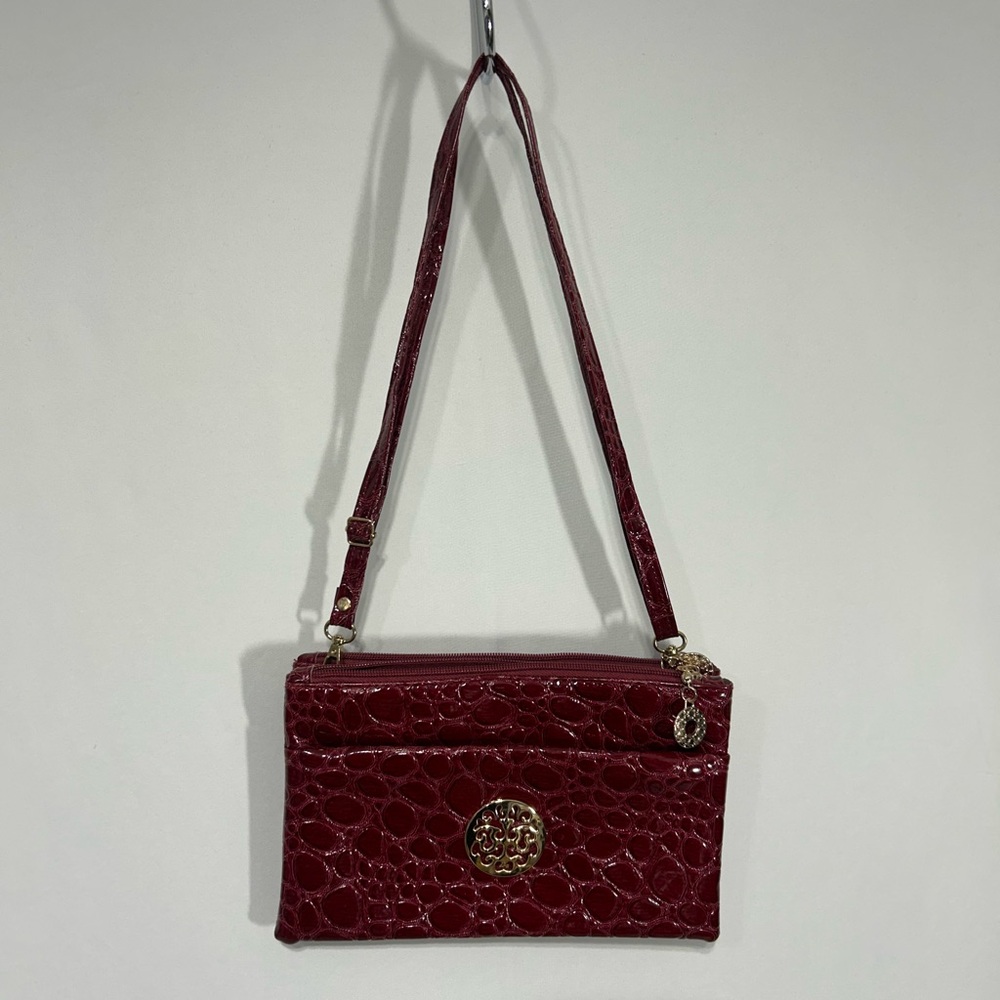 Elegant Red Croc-Embossed Women's Bag